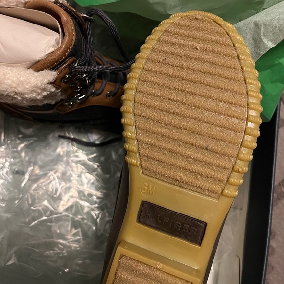 Tommy Hilfiger Women's Rainah Boot - Picture 4 of 6